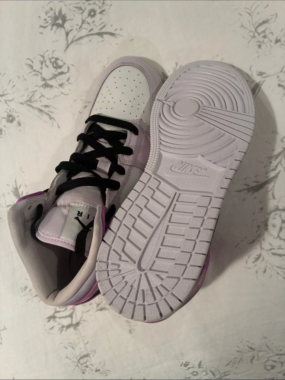 Size 7Y Jordan 1 Mid Barely Grape DQ8423-501